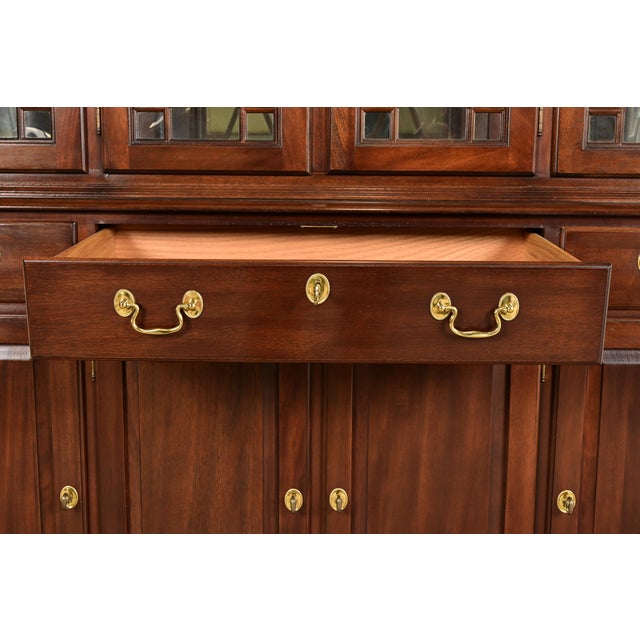 Brown Ethan Allen Knob Creek Georgian Carved Mahogany Lighted Breakfront Bookcase Cabinet For Sale - Image 8 of 18