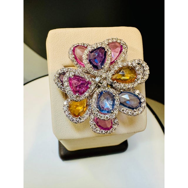 11 Ct Fine Multi Sapphire & 3 Ct Diamond Cocktail Flower Ring in 18 Kt Gold 6.5 For Sale In New York - Image 6 of 18
