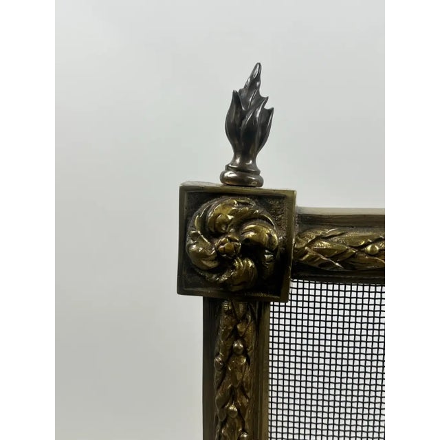 1900 - 1909 Antique French Art Nouveau Brass Firescreen With Floral & Ribbon Bouquet For Sale - Image 5 of 12