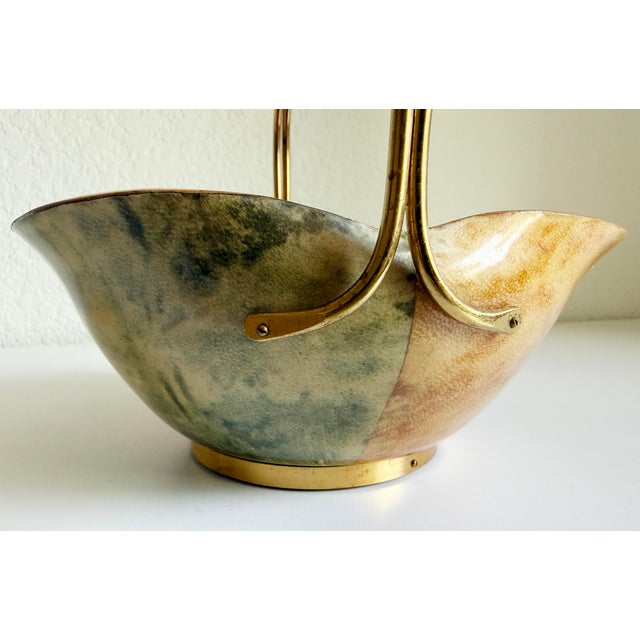 Aldo Tura for Macabo Cusano Goat Leather, Wood, & Brass Handled Bowl, Italy 1960s For Sale In Sacramento - Image 6 of 13
