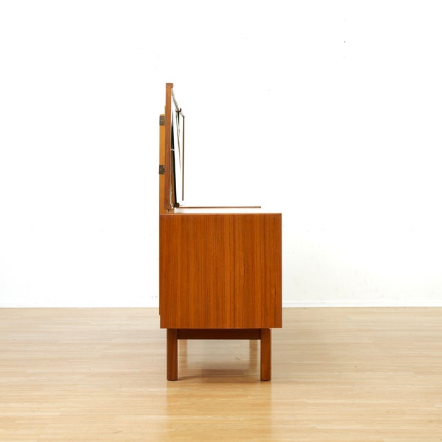 1960s Mid Century Vanity by Bath Cabinet Makers, Attributed For Sale - Image 9 of 12