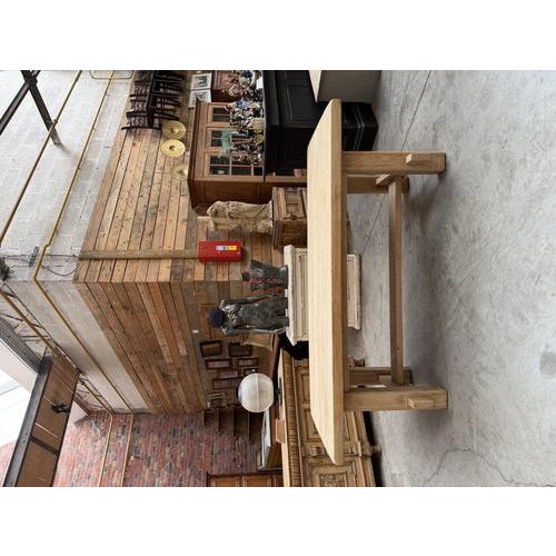 This table has been completely restored. Its base is what makes it truly unique. Height under the apron: 62.50 cm. I have...
