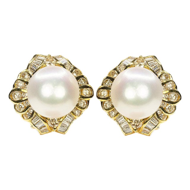 Late 20th Century Pair of 18k Soutth Sea Pearl Earrings For Sale