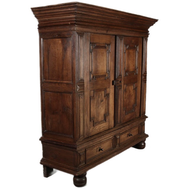 Antique Northern German Baroque Cabinet in Oak, 1740, in Good conditions. Designed before 1890