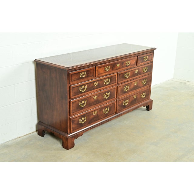 Henredon Henredon Georgian Mahogany and Burl Wood Dresser or Chest of Drawers For Sale - Image 4 of 13