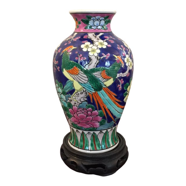 Early 20th Century Japanese Painted Porcelain Vase With Wooden Base For Sale