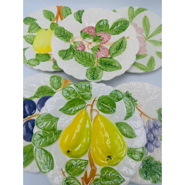 Vintage Set of Decorative Plates in Complimenting Floral Designs For Sale - Image 4 of 7