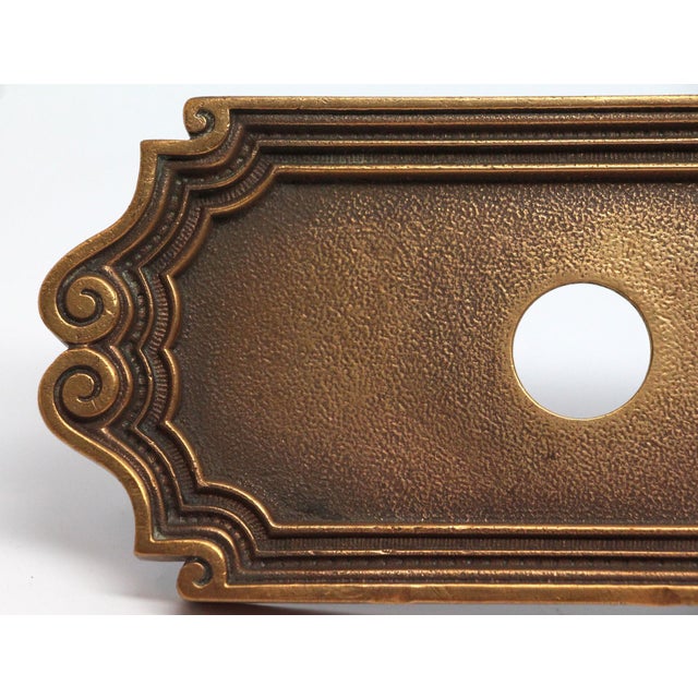 Traditional style door plate was made by Norwalk in the 1930 catalog. It is part of the P-73130 group. This style was once...
