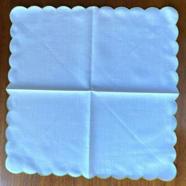 Ralph Lauren White Linen Scalloped Linen Cloth Napkins With Vivid Green Trim - Set of 4 For Sale - Image 4 of 5