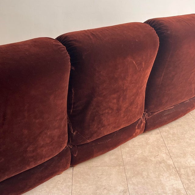 Maroon Vintage Three-Seater Sofa in Burgundy Red Velvet, Italy, 1970s For Sale - Image 8 of 11