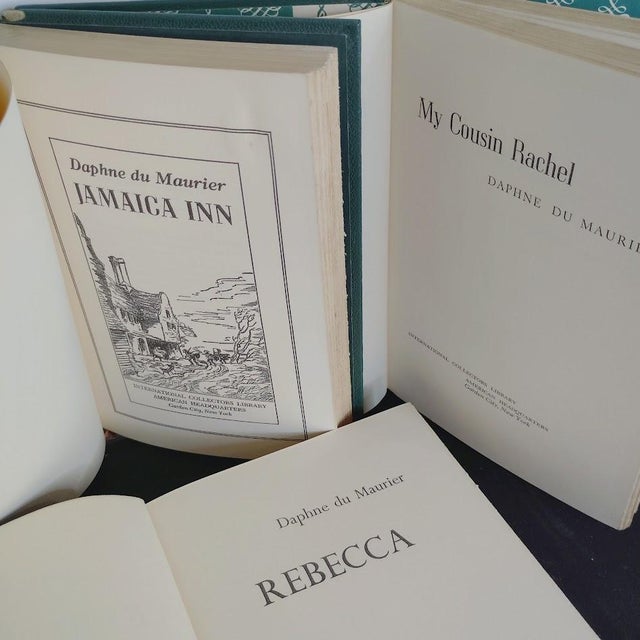 Vintage International Collectors Library Classic Novels Green Leather Bound Gold Gilt Trim Set of 5 Books For Sale In Houston - Image 6 of 9