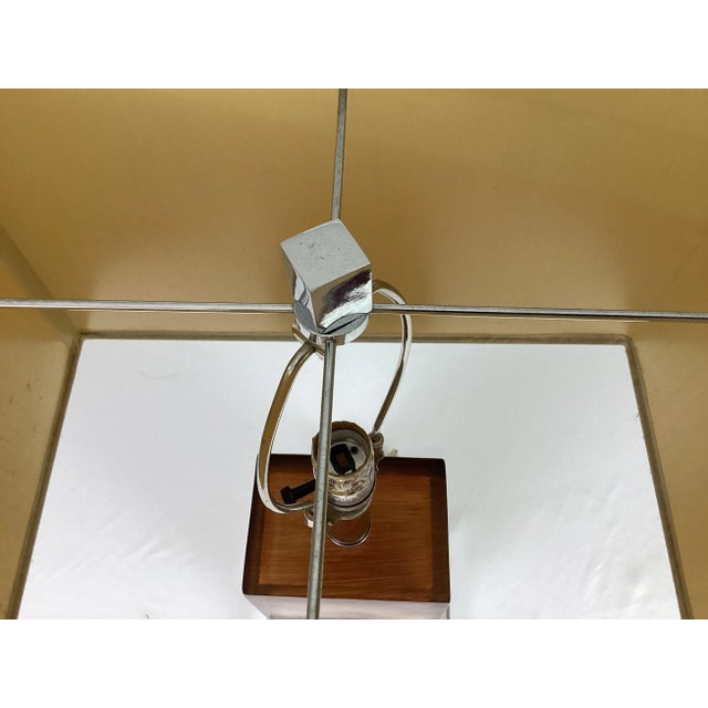 Brown 1950s Mid-Century Modern Luminaire Resin and Chrome Table Lamp For Sale - Image 8 of 10