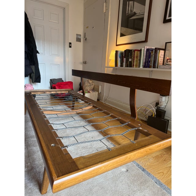 1960s Mid-Century Danish Modern Daybed With Bentwood Back and Navy Velvet Cushions, 1960s For Sale - Image 5 of 9