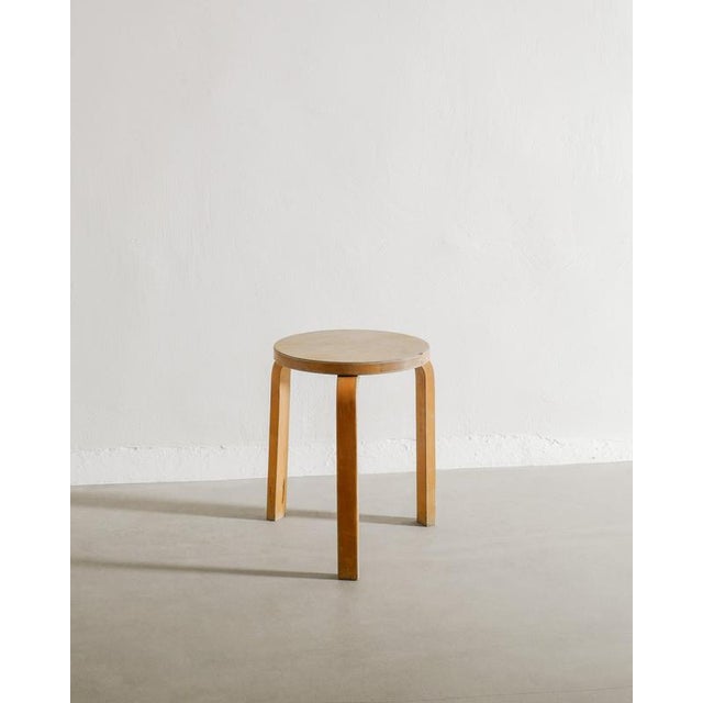 1940s Early Finnish Mid Century Wooden Tripod Stool 60 by Avar Aalto, 1940s For Sale - Image 5 of 5