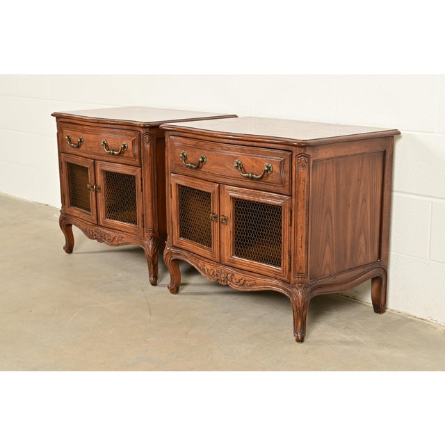 French Provincial Henredon French Provincial Louis XV Carved Oak Nightstands, Pair For Sale - Image 3 of 14