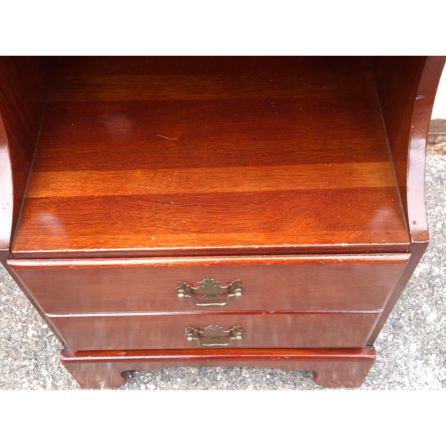 Brown Mid 20th Century Hickory Manufacturing Mahogany Bedside Table For Sale - Image 8 of 10