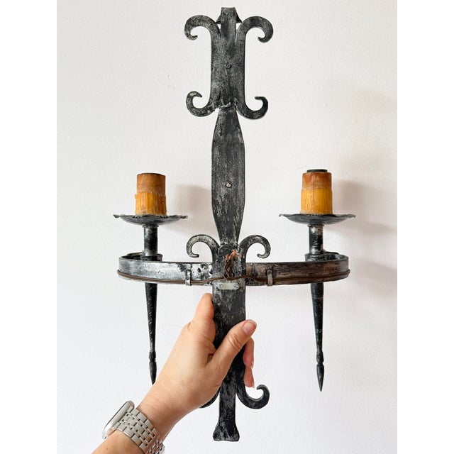 Vintage Arts & Crafts Wrought Iron Double Wall Sconce with Fleur-De-Lys Motif, 20th Century For Sale - Image 4 of 16