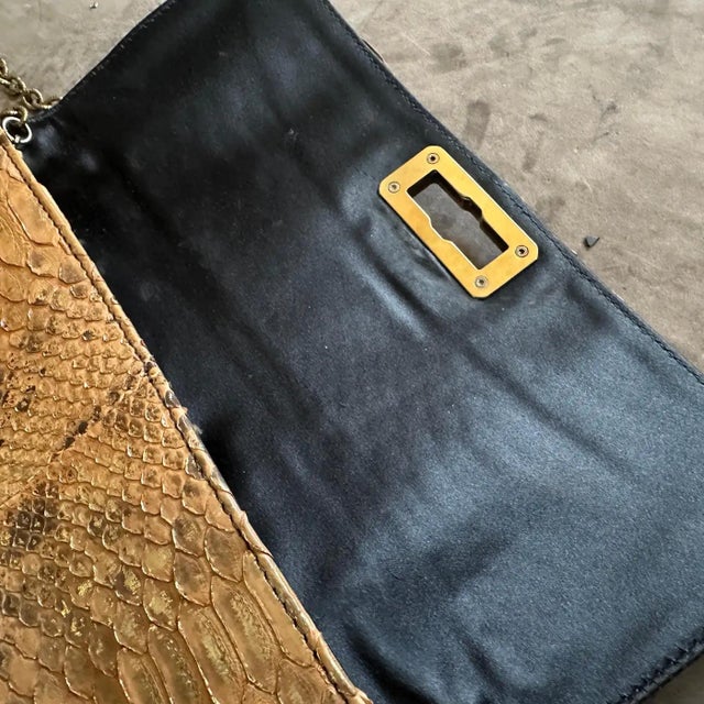 1980s Elegant Embossed and Gilded Leather Baguette Bag by Lanvin Paris For Sale - Image 10 of 14