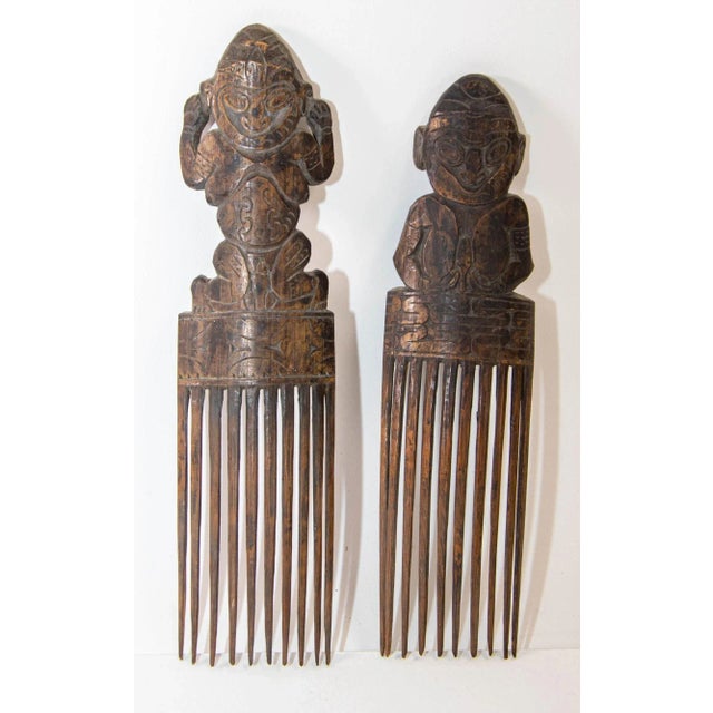 Two Exquisite Yaka Figural Decorative Wooden Combs "Cisakulo". These remarkable antique wooden combs feature handles...