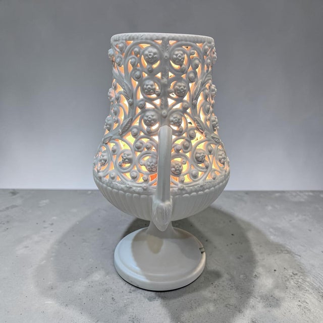 Vintage Italian G. Calligani White Reticulated Porcelain Accent Lamp For Sale In West Palm - Image 6 of 12