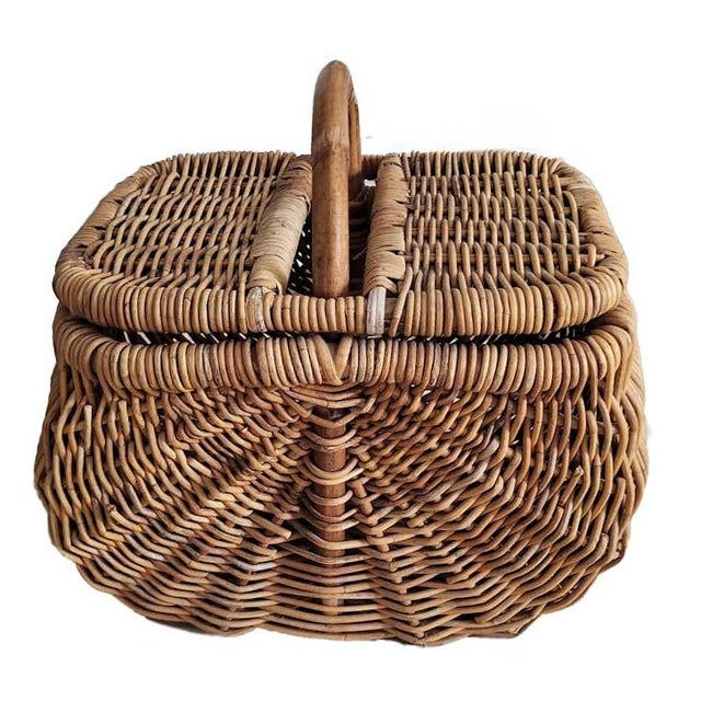Large vintage wicker buttocks farmer's harvest basket with removable lid.