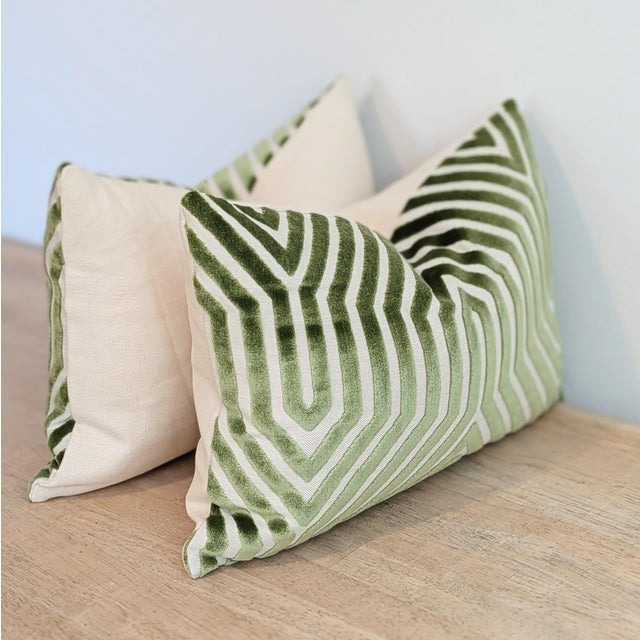Schumacher Vanderbilt Velvet in Leaf is a classic cut velvet that pairs with with so many prints! Coordinating cream...