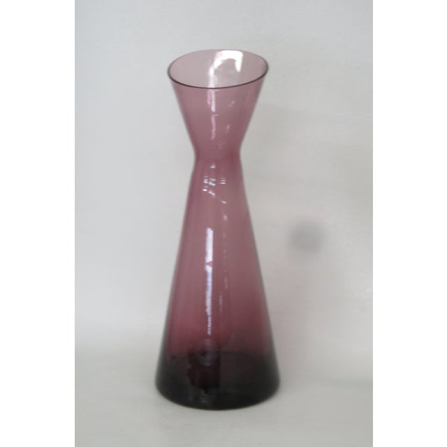 Mid-Century Modern Morgantown Glass Lead Crystal Slant Vase Amethyst Burgundy Mid Century Mod 4741b For Sale - Image 3 of 13