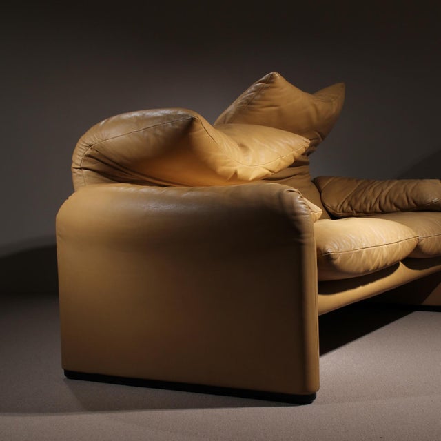 Maralunga Leather Sofa by Vico Magistretti for Cassina, 1970s For Sale - Image 11 of 18