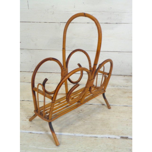 Beautiful bamboo and wicker magazine rack with elegant and simple scrolls. The lateral wings are made of bamboo scrolls...