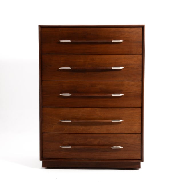 t.h. Robsjohn Gibbings Widdicomb Walnut Spear Handle Five Drawer Chest Dresser For Sale - Image 9 of 18