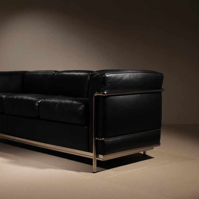 Cassina LC2 3-Seater Sofa by Le Corbusier, P. Jeanneret, C. Perriand for Cassina, Italy, 1928 For Sale - Image 4 of 10