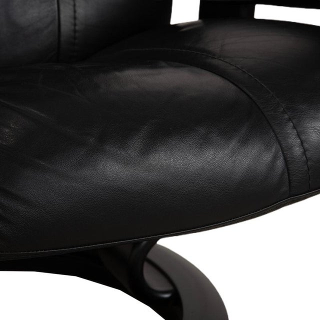 Set of Wing Leather Chair with Ottoman from Stressless For Sale - Image 6 of 18