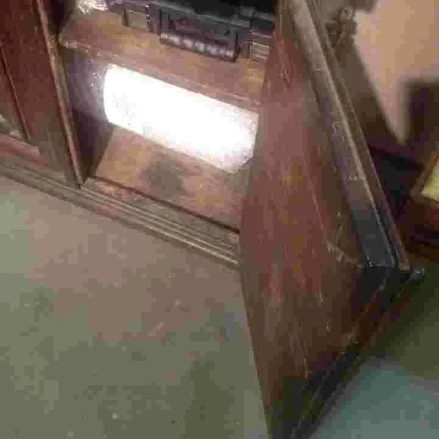 Brown 17th Century Spanish or Portuguese Desk/Cupboard For Sale - Image 8 of 9