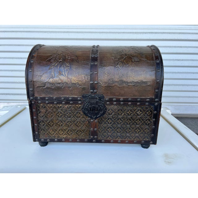 Mid 20th Century Vintage Decorative Wood Dome Treasure Chest Box For Sale In West Palm - Image 6 of 10