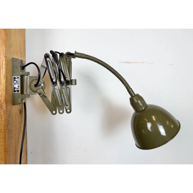 Industrial Green Military Gooseneck Scissor Wall Lamp from Elektroinstala, 1960s For Sale - Image 13 of 18