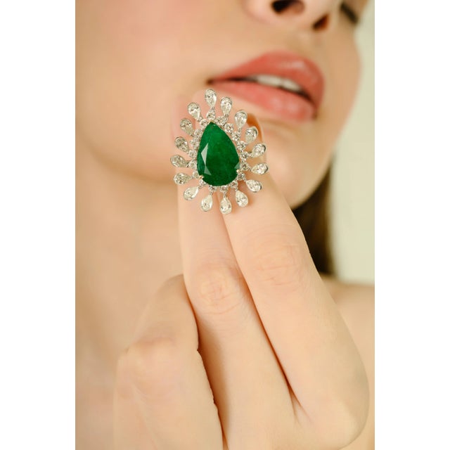 Metal 4.62 Ct Pear Cut Emerald Diamond Cocktail Ring Size 5.5 in 18k Solid Gold For Sale - Image 7 of 12