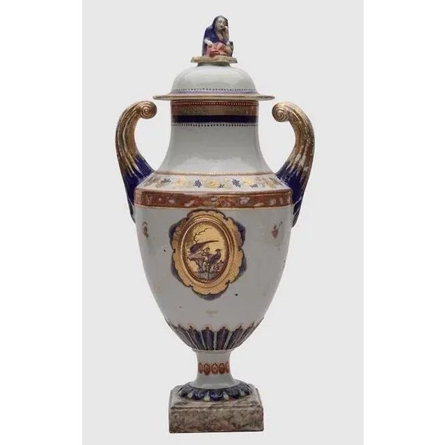 Chinese 18th Century Chinese Export Porcelain Handled Urn For Sale - Image 3 of 11