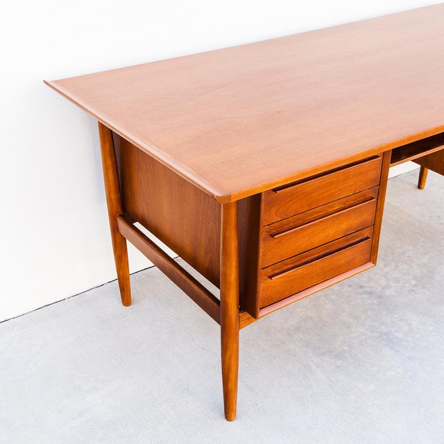 Vintage Restored Arne Vodder Teak Executive Desk by h.p. Hansen, Denmark 1960s For Sale In Los Angeles - Image 6 of 15