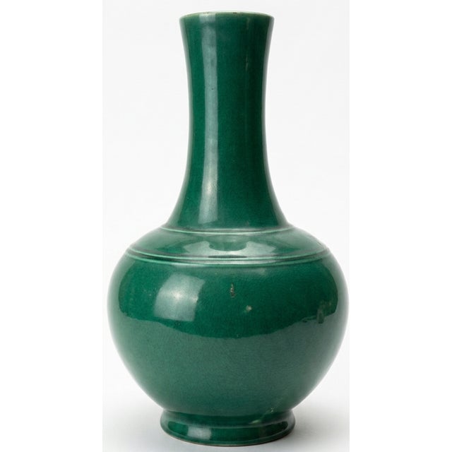 Asian Green Vase With Rings and Qianlong Maker Marks For Sale - Image 3 of 4