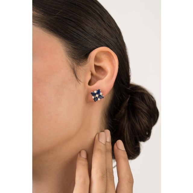 Art Deco Vintage 3.91 Carat Blue Sapphire Diamond Flower Stud Earrings in 14k Yellow Gold- A Pair For Sale - Image 3 of 14