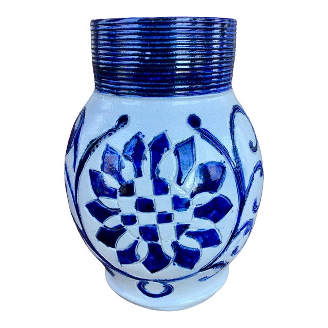 Vintage Williamsburg Restoration Blue and White Petite Vase For Sale