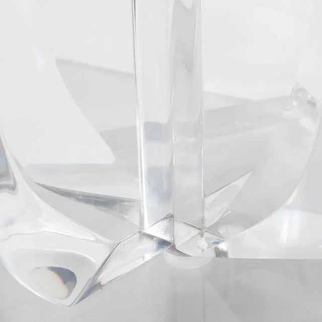 Mid-Century Modernist Lucite Table Lamp with Chrome Fittings For Sale - Image 4 of 11