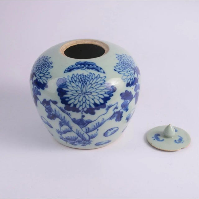 Chinoiserie Vintage Chinese Blue and White Chrysanthemum Ginger Jar With Lid — 9”h For Sale - Image 3 of 4