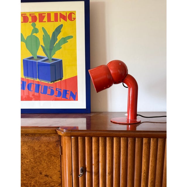 Robot Table / Desk Lamp Mod. 2135 designed by Elio Martinelli Produced by Martinelli Luce, Italy 1966 Bright red aluminum...