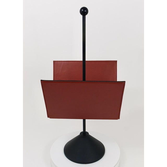 A beautiful post modern minimalist newspaper stand / magazine rack from the 1980s. Manufactured by Porada Arredi, Italy....