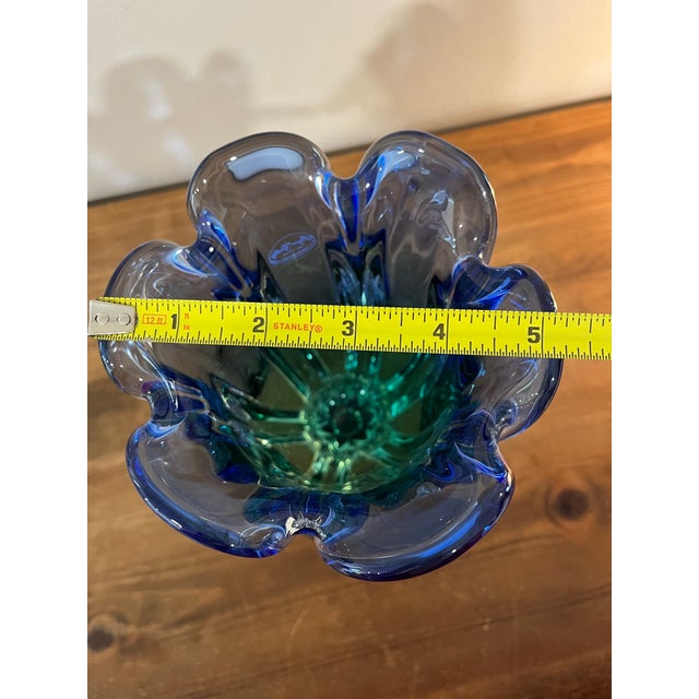 Royal Gallery Cobalt & Emerald Art Glass Tulip Vase, Poland 1999 For Sale - Image 9 of 11
