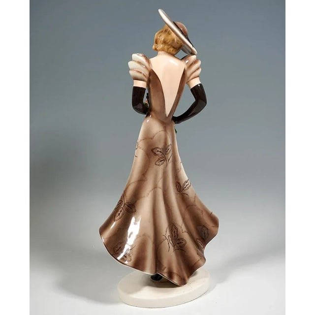Lady with Wide Hat and Roses by Claire Weiss for Goldscheider Manufactory of Vienna, 1935s For Sale - Image 4 of 7