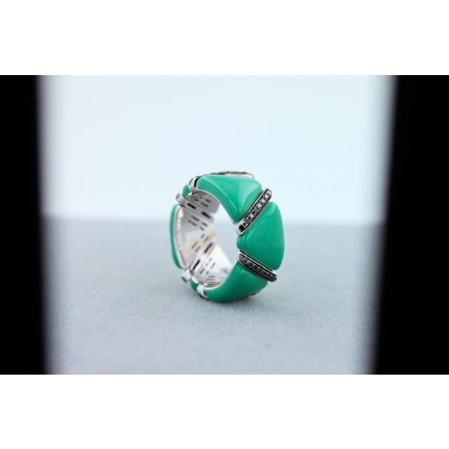 Metal Black Diamond Green Enamel Eternity Band 18 Karat White Gold Unique Italian Ring, Size 5 For Sale - Image 7 of 18