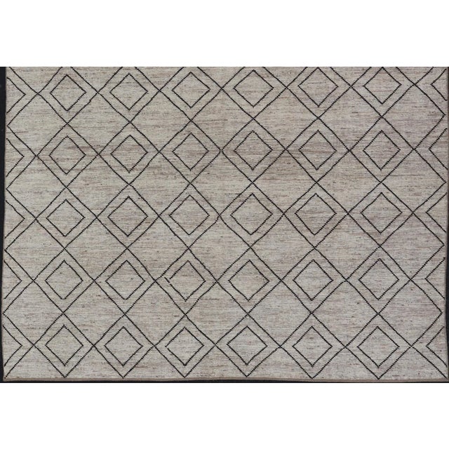 Early 21st Century Large Modern Moroccan Rug With Tribal Diamond Design in Cream and Charcoal For Sale - Image 5 of 9