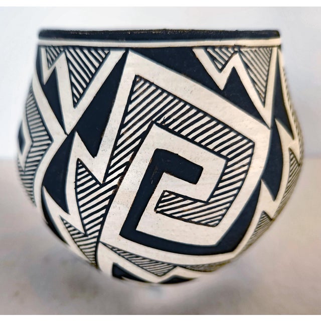 Abstract Vintage Native American Acoma Black and White Bowl Signed by Rose Chino For Sale - Image 3 of 8